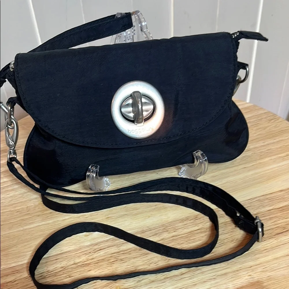 Baggallini Black and Tan Crossbody Bag